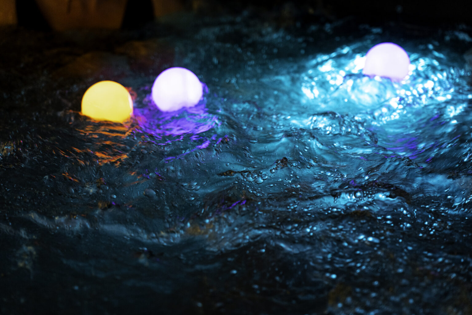 Plaukiojančios LED lempos valdymas